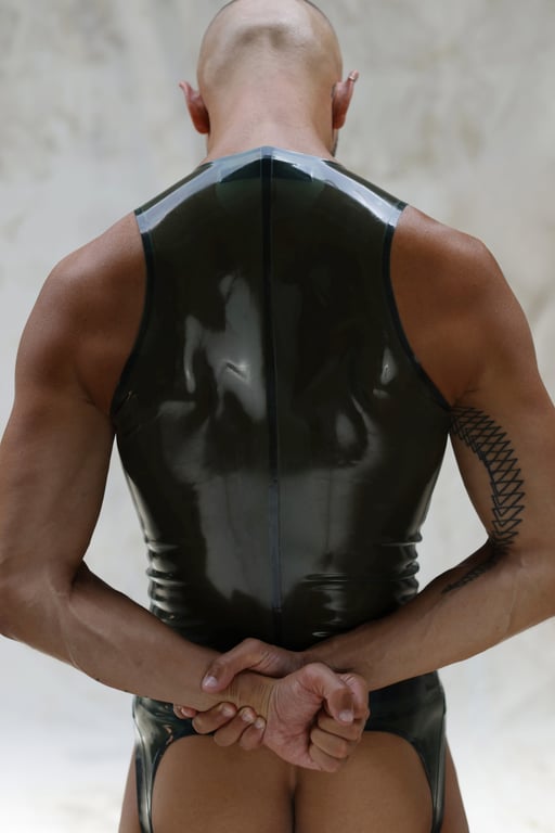 HERR CLASSIC TANK TOP RUBBER - olive green translucent - back view