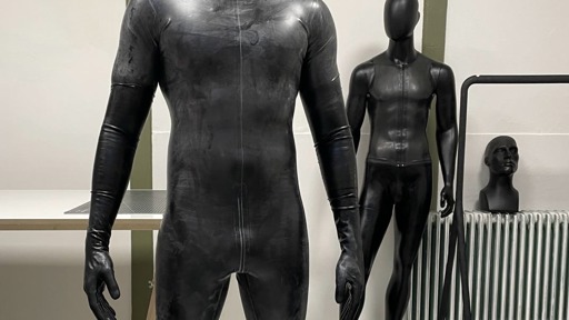 full rubber suit well tailored made in atelier studio Amsterdam care instructions clothes